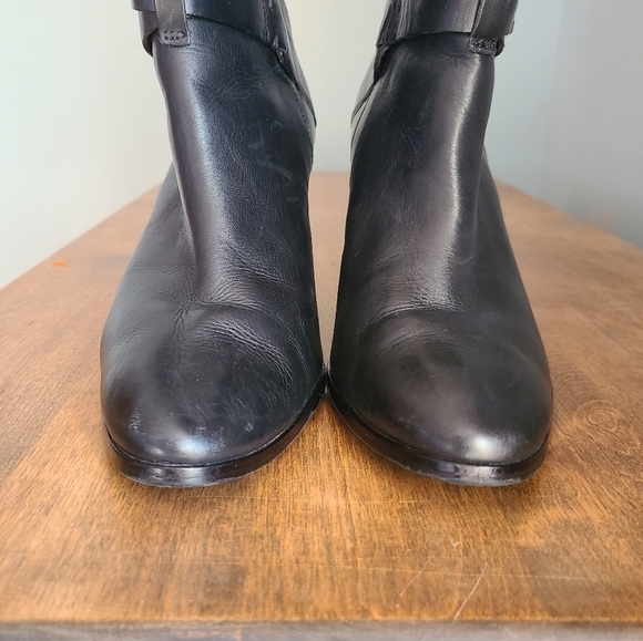 DONALD J Pliner Sarje Ankle Boots - Picture 3 of 16